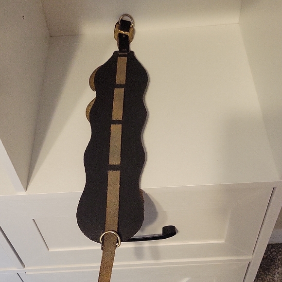 VTG (4) Brass Horse Harness Bridle Medallion Badges on leather strap - Picture 4 of 4